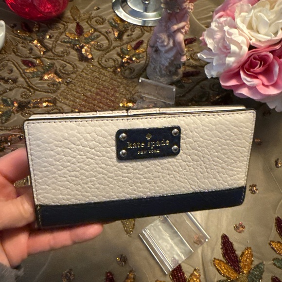KATE SPADE WALLET NWT - Picture 3 of 12